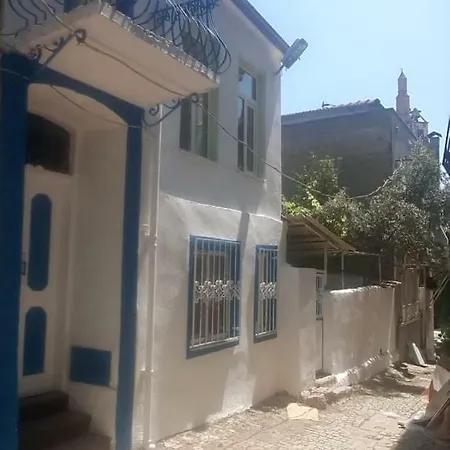 Merkezde Evi